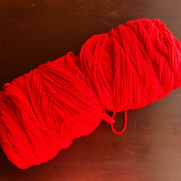Red yarn - Scarlet (Left over) - Picture 1 of 4